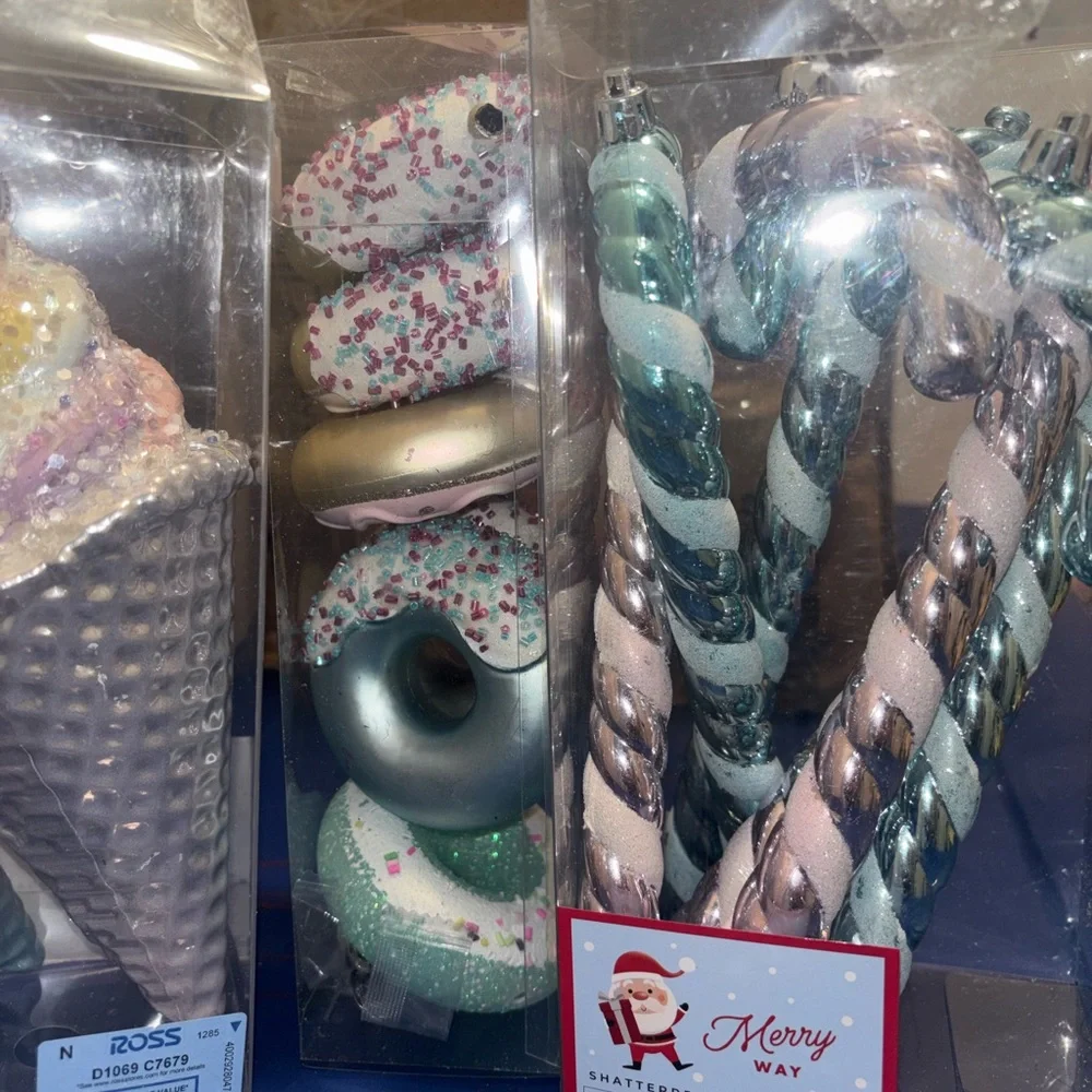 Christmas Pastel Ornaments - Picture 4 of 7